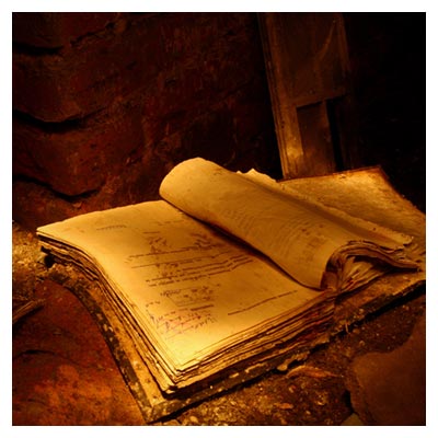 عکس رایگان کتاب جادویی و قدیمی با کیفیت بالا