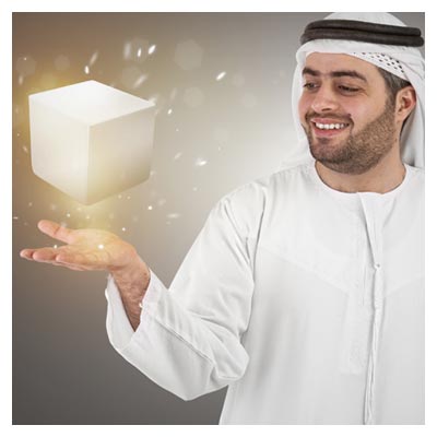 عکس با کیفیت (jpg) مرد عرب با جعبه جادویی در دست
